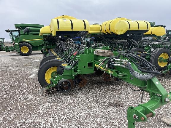 Image of John Deere 1775 equipment image 1