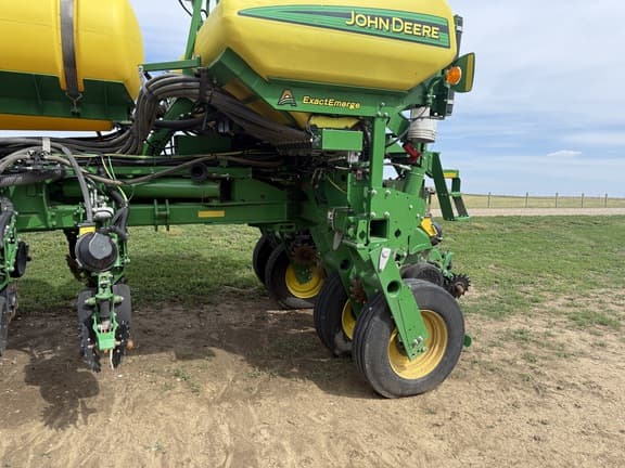 Image of John Deere 1775 equipment image 4