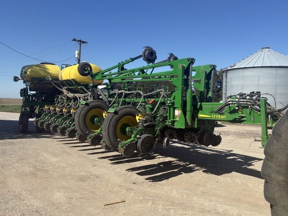 2021 John Deere 1775 Equipment Image0