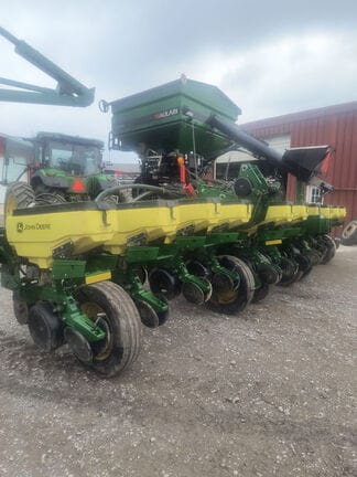 2021 John Deere 1775 Equipment Image0