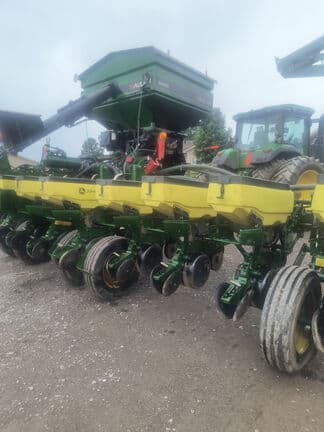 Image of John Deere 1775 Image 1