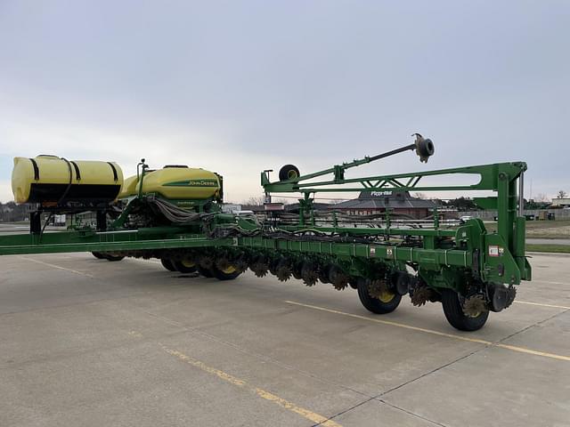 Image of John Deere 1775 equipment image 4