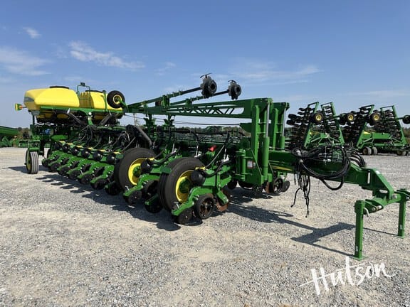 2021 John Deere 1775 Equipment Image0
