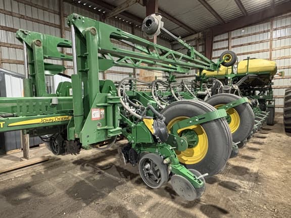 Image of John Deere 1775 equipment image 2