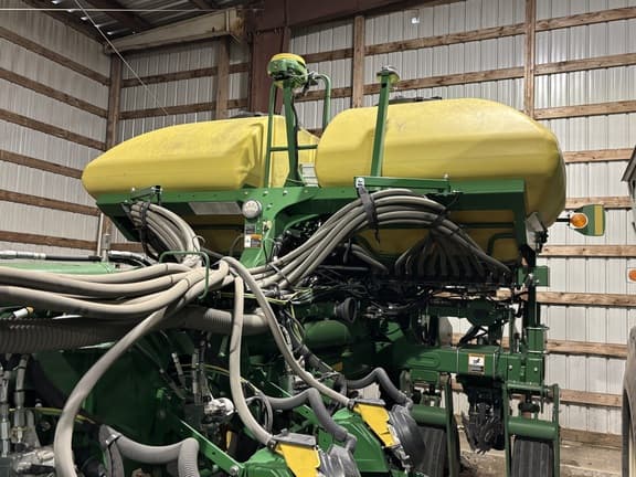 Image of John Deere 1775 equipment image 4