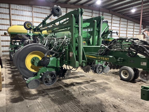 Image of John Deere 1775 equipment image 1