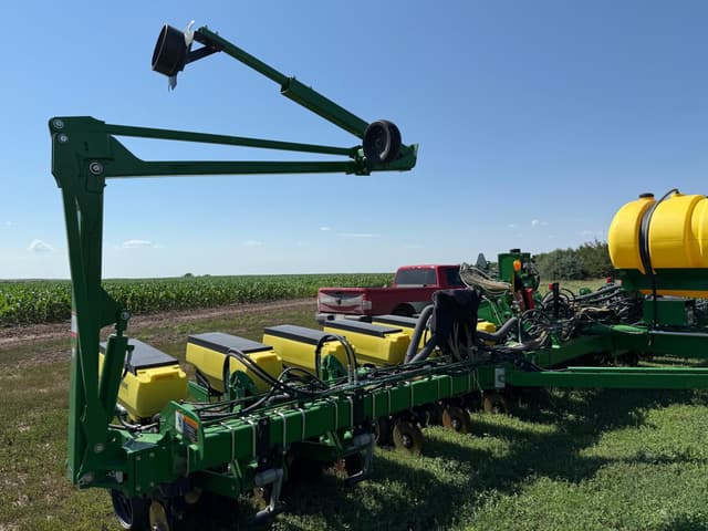 Image of John Deere 1775 equipment image 3