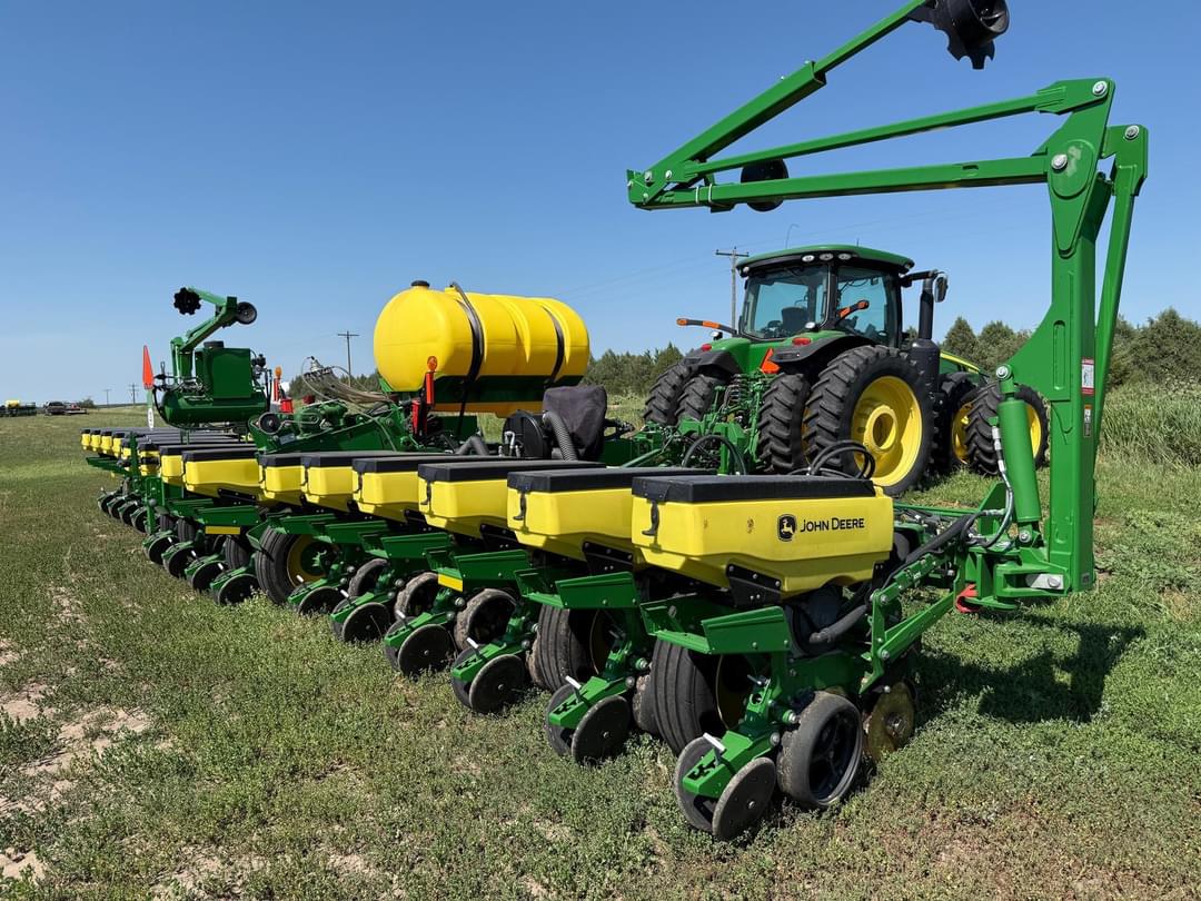 Image of John Deere 1775 Primary image
