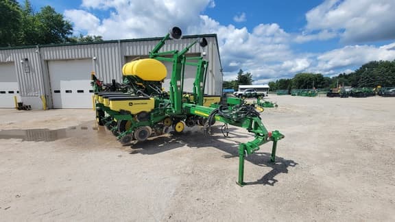 Image of John Deere 1775 equipment image 1