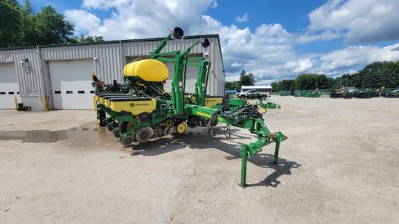 2021 John Deere 1775 Equipment Image0
