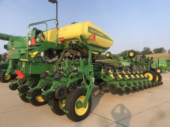 2021 John Deere 1775NT Image
