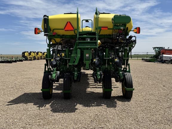 Image of John Deere 1775 equipment image 3