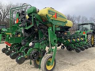 Main image John Deere 1775 8