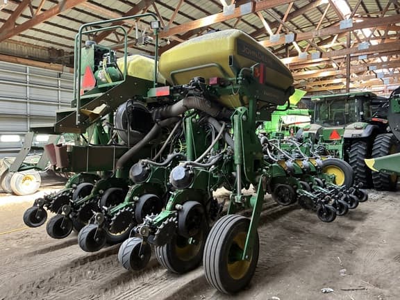 Image of John Deere 1775 equipment image 4