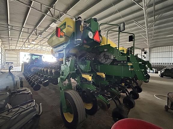 Image of John Deere 1775 equipment image 4