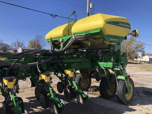 Main image John Deere 1775