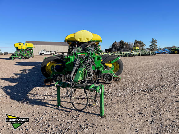 Image of John Deere 1775 equipment image 2