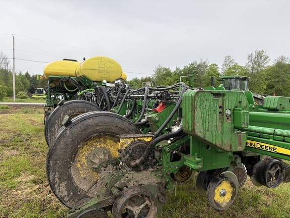 Image of John Deere 1775 equipment image 4
