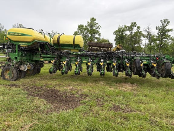 2021 John Deere 1775 Equipment Image0