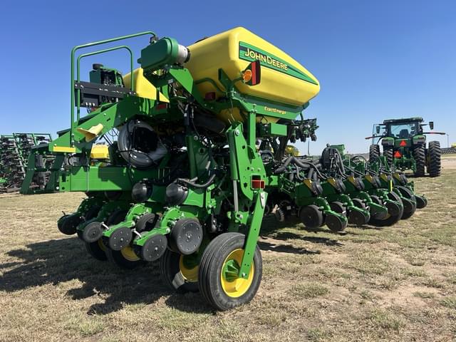 Image of John Deere 1775 equipment image 2
