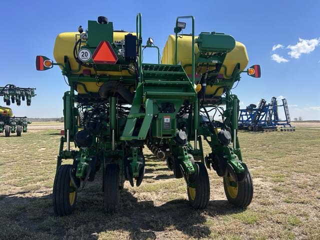 Image of John Deere 1775 equipment image 3