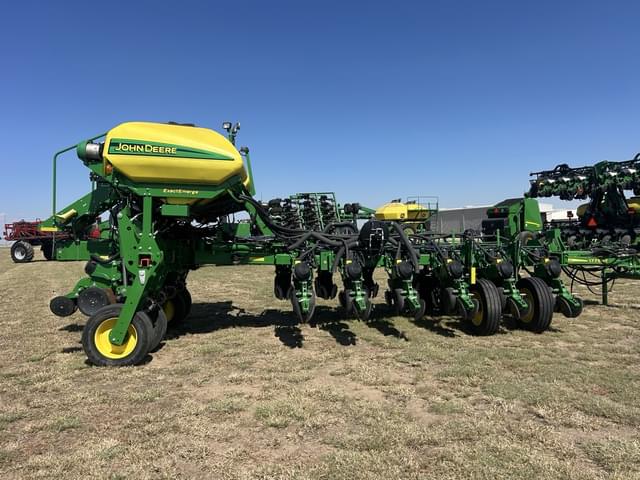 Image of John Deere 1775 equipment image 1