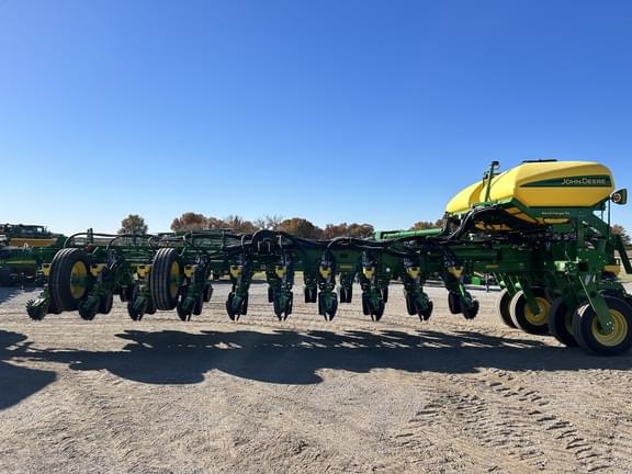 Image of John Deere 1775 equipment image 1