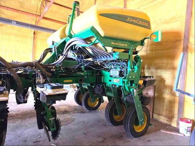 Image of John Deere 1775 equipment image 2