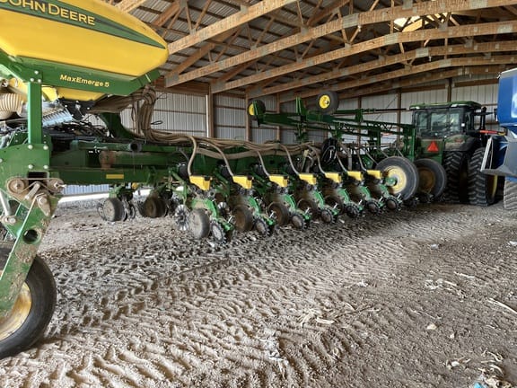 2021 John Deere 1775 Equipment Image0
