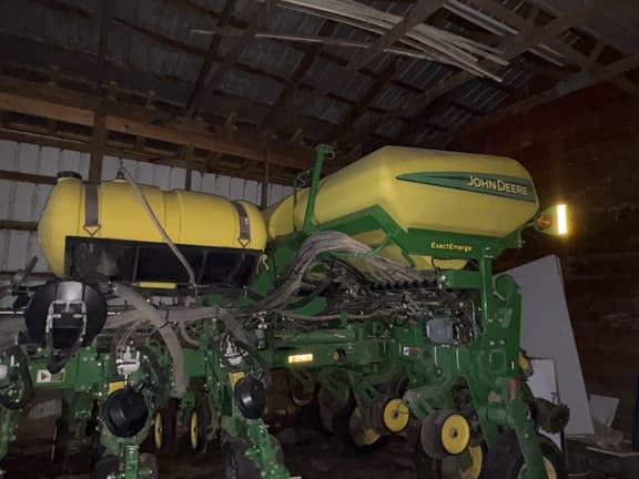 Image of John Deere 1775 equipment image 2