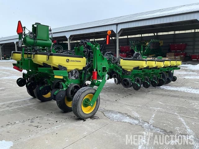 Image of John Deere 1775 equipment image 4