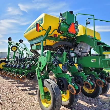 Image of John Deere 1775 Primary image