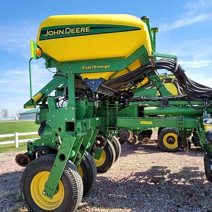 Image of John Deere 1775 equipment image 3