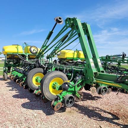 Image of John Deere 1775 equipment image 2