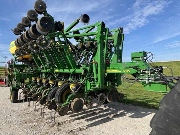 2021 John Deere 1795 Equipment Image0