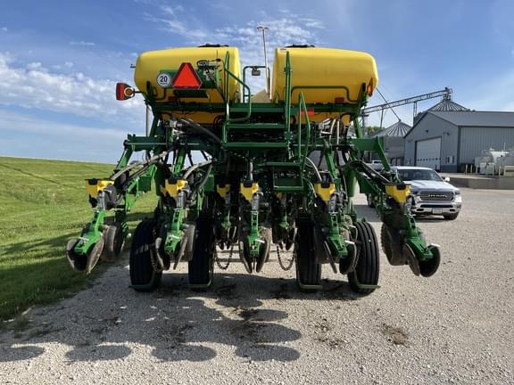 Image of John Deere 1795 equipment image 4