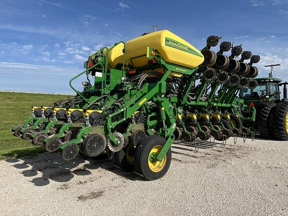 Image of John Deere 1795 Primary image