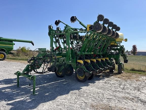 Image of John Deere 1795 equipment image 2