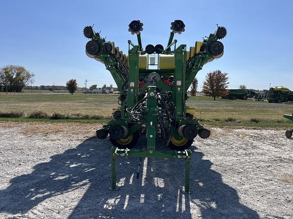 Image of John Deere 1795 equipment image 1