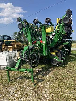 Image of John Deere 1795 equipment image 1