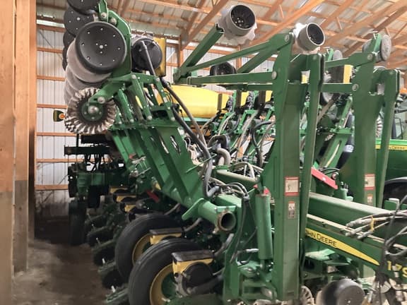 Image of John Deere 1795 equipment image 1