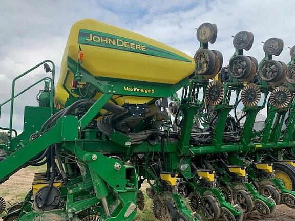 Image of John Deere 1795 equipment image 3