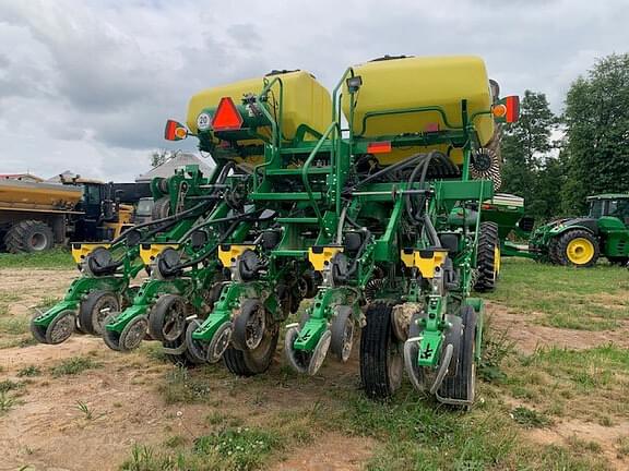 Image of John Deere 1795 equipment image 2