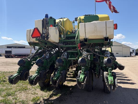 Image of John Deere 1795 equipment image 1