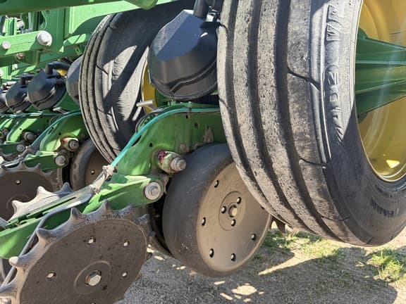 Image of John Deere 1795 equipment image 2