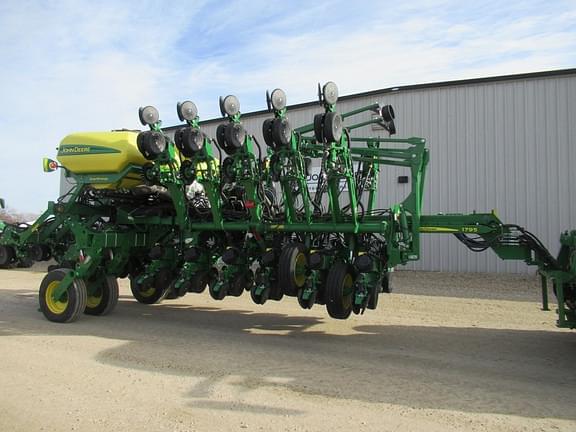 2021 John Deere 1795 Equipment Image0