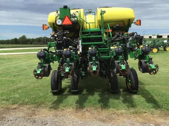 Image of John Deere 1795 equipment image 4