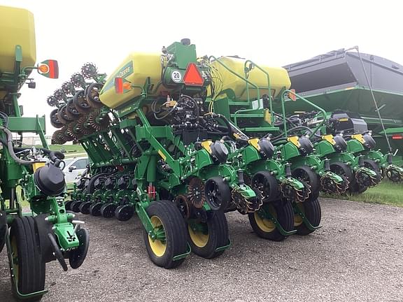Image of John Deere 1795 equipment image 3