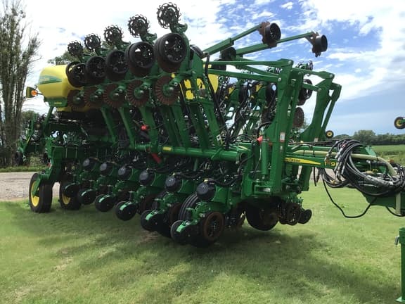 Image of John Deere 1795 equipment image 2