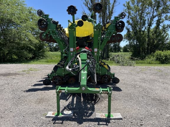 Image of John Deere 1795 equipment image 1